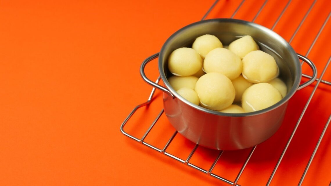 Valoriser l’eau de cuisson des pommes de terre en jardinage